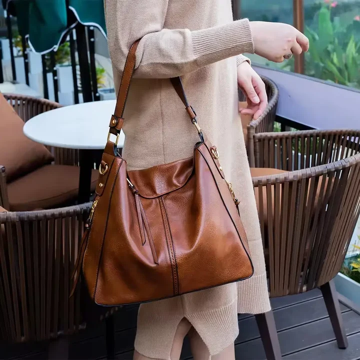 Elegant brown hobo handbag for everyday outfits